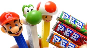 PEZ – Twin pack Licence Nintendo – Combinaison unique de bonbons aux goûts fruits et d’un distributeur – Contient 2 distributeurs PEZ + 4 recharges de bonbons personnages aléatoires 2