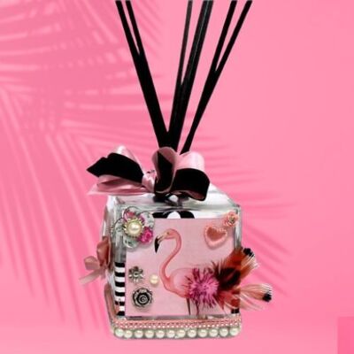 MIKADO FLAMINGO AIR FRESHENER one of a kind. Beautiful and cheerful handmade mikado. Decorate and perfume with class and elegance.