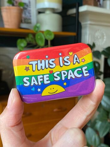 Aimant de réfrigérateur LGBTQ « Ceci est un espace sûr » 1