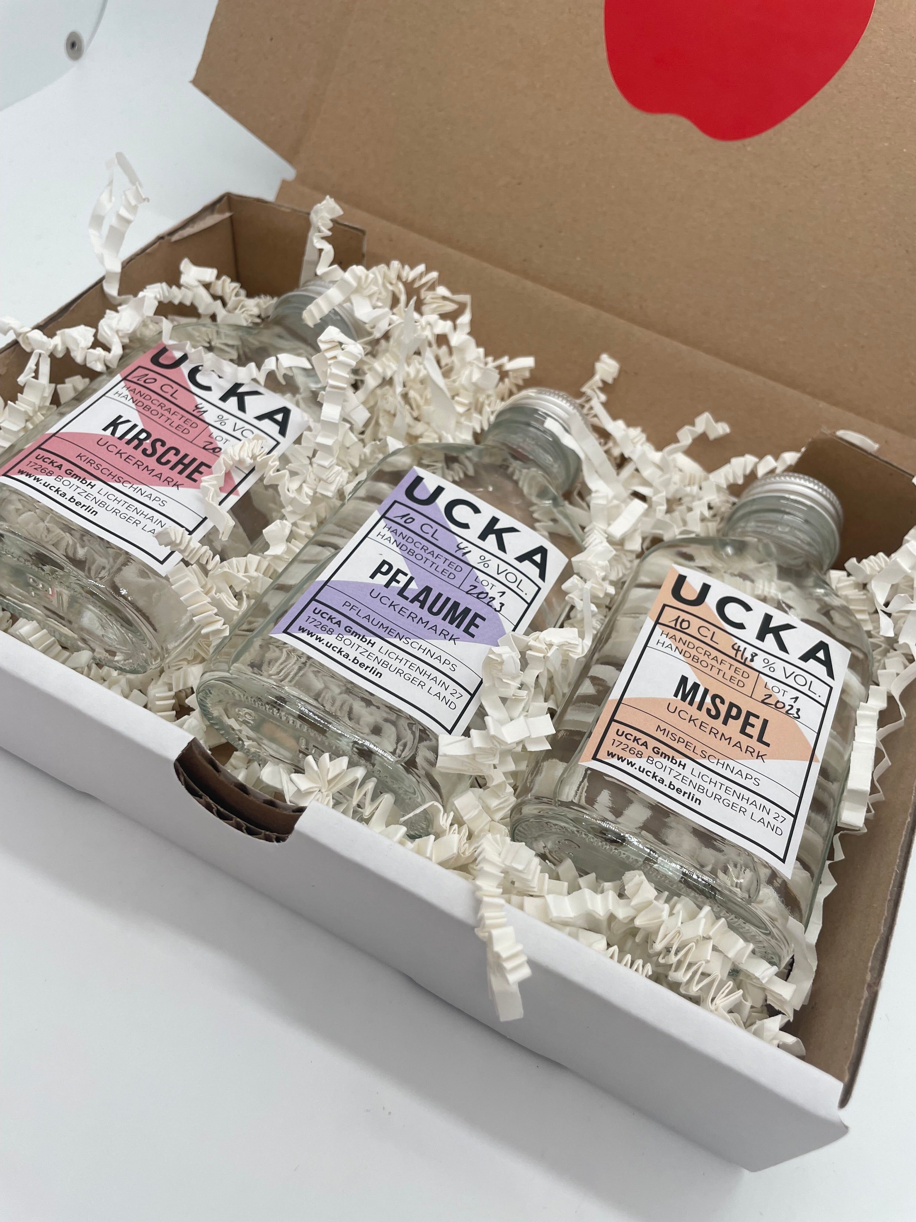 Tre tipi di grappa dell'Uckermark alla ciliegia, alla nespola e alla prugna