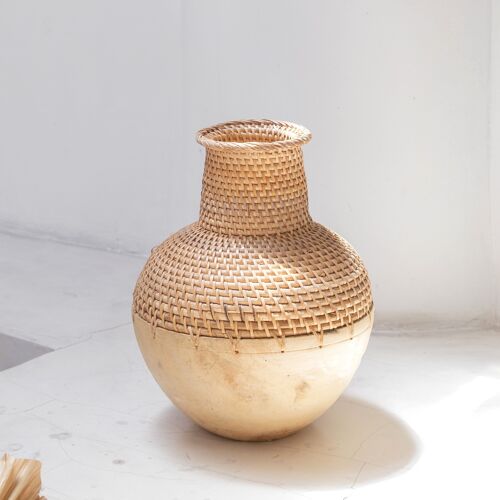 Geflochtene Boho Vase KAMARI aus Rattan und Holz