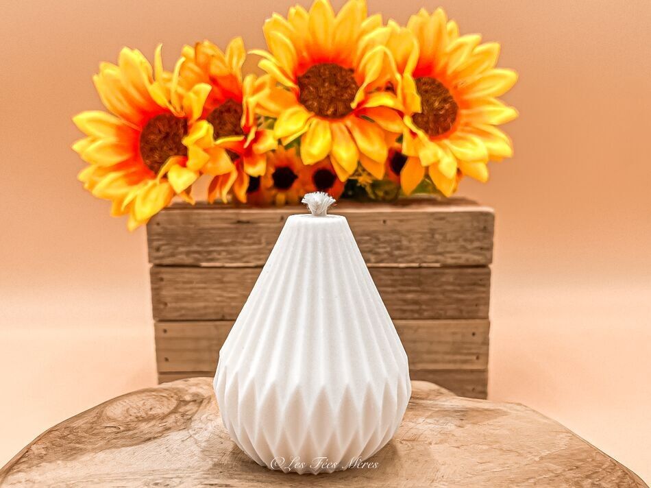 Candela geometrica a forma di pera vegetale inodore fatta a mano