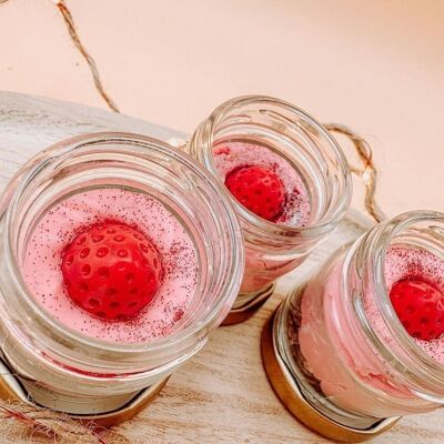 Creamy mini wild strawberry fondant