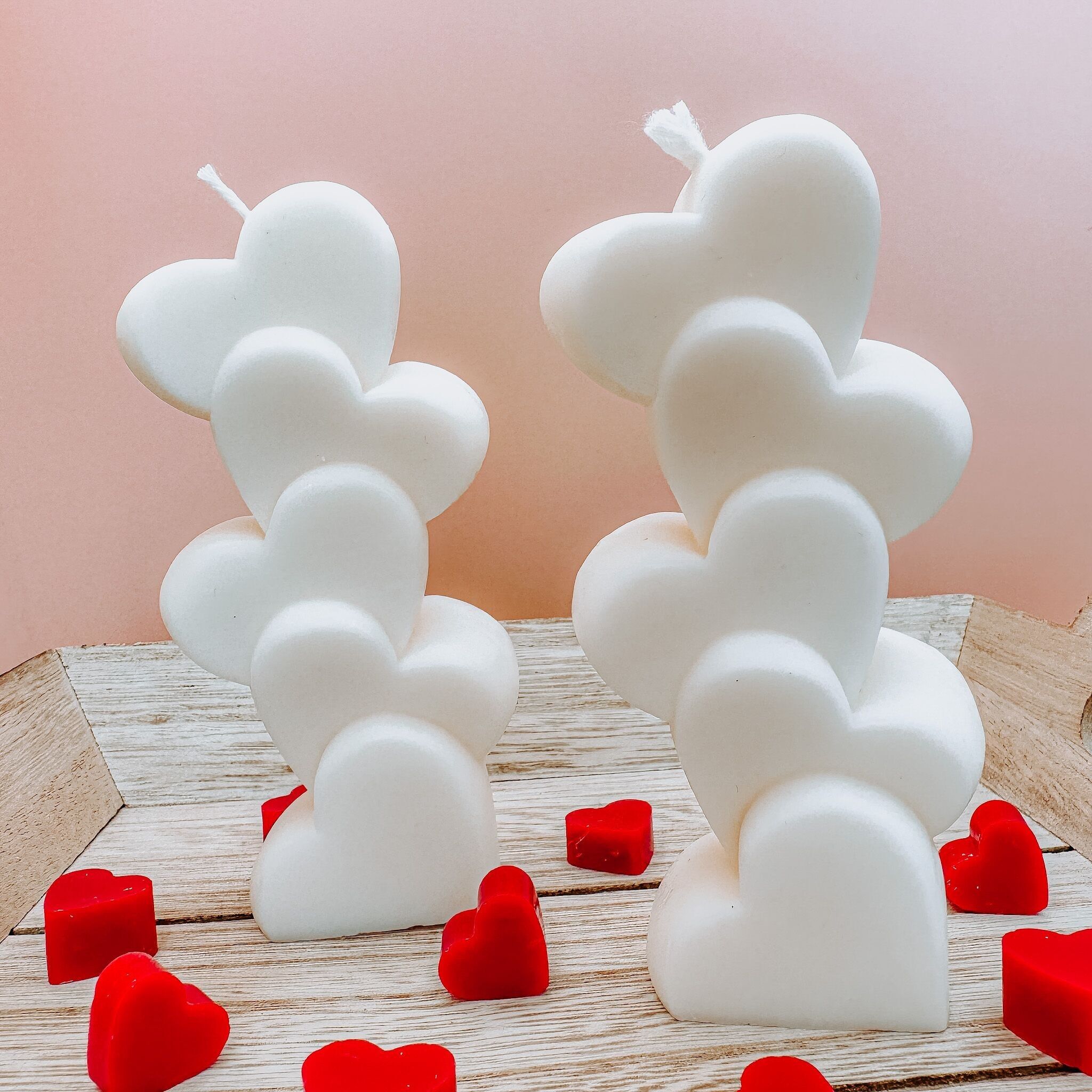 Candele artigianali vegetali non profumate impilate con cuori - San Valentino