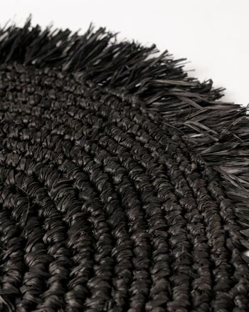 Set de table décoratif rond en raphia wetar, fait main avec des fibres naturelles finition noire, diamètre 45 cm, fabriqué en Indonésie 2