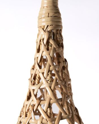 Plafonnier Pematangsiantar en bambou naturel de forme conique, fait main avec finition naturelle, hauteur 44 cm diamètre 42 cm, origine Indonésie 3