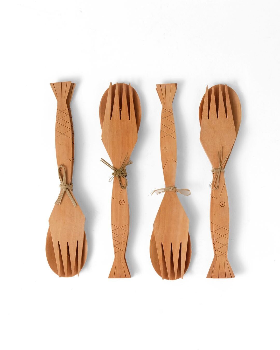 Set of 4, natural Sawo wood spoon and fork, handmade in the shape of a fish, length 16 cm width 3.5 cm height, made in Indonesia