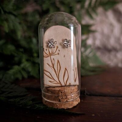 Goujons simples en argent sterling à fleurs dans un tube de terrarium en verre