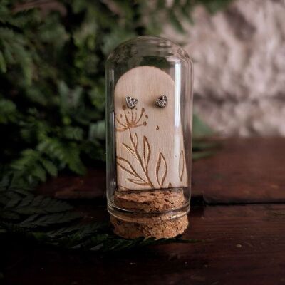 Wunderschöne Herz-Ohrstecker aus Sterlingsilber und Zirkonia in Glas-Terrariumröhre