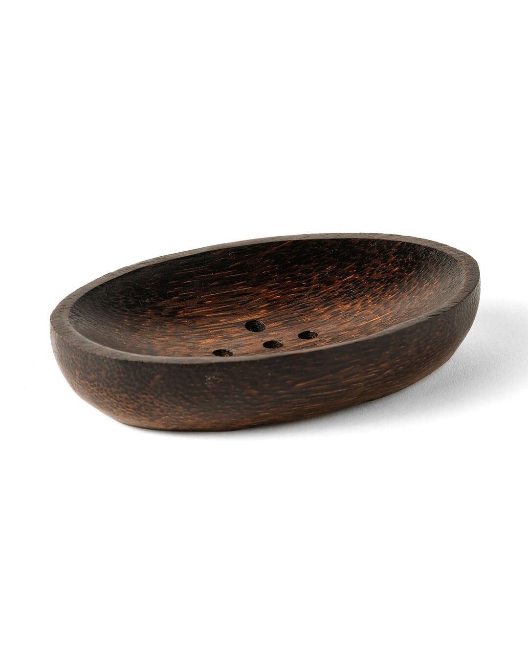 Portasapone in legno di palma naturale con scarico Pasir O ovale, fatto a mano con finitura naturale, lunghezza 13 cm larghezza 8,5 cm, prodotto in Indonesia