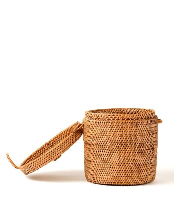 Halus Pantai Prigi Petit panier décoratif en rotin 100 % naturel avec couvercle et serrure, fait à la main avec des fibres naturelles avec finition naturelle, forme cylindrique, 15 cm de hauteur x 13 cm de diamètre, fabriqué en Indonésie 2