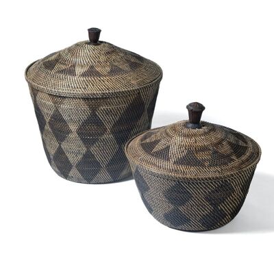 Grande Pantai Sejile 100% Natural Rattan Basket Decorative with Lid and Carved Wooden Handle, Handmade with Natural Finish with Drawing, 2 Round Measurements, Made in Indonesia