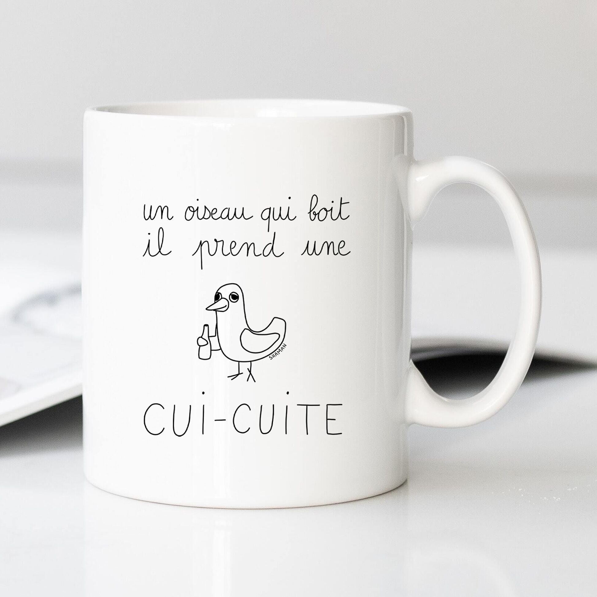 UN UCCELLO CHE BEVE PRENDE UNA CUCINA