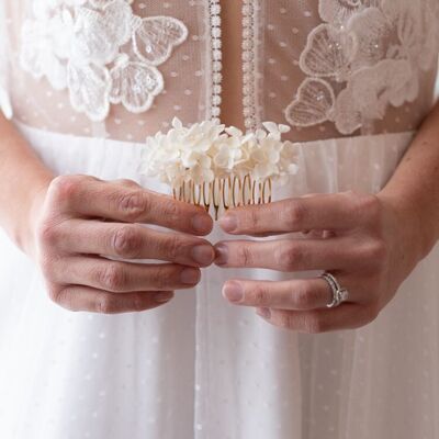 Comb of dried flowers Purity