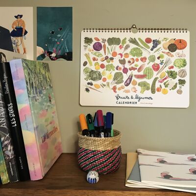 Ewiger Kalender mit illustriertem Obst und Gemüse der Saison
