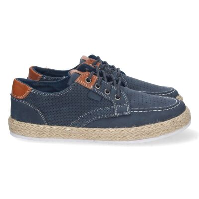 Zapato plano con yute en color azul con cordones.