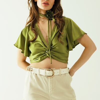 Top corto verde con escote in pico, manga corto e dettagli di fiori nel cuello