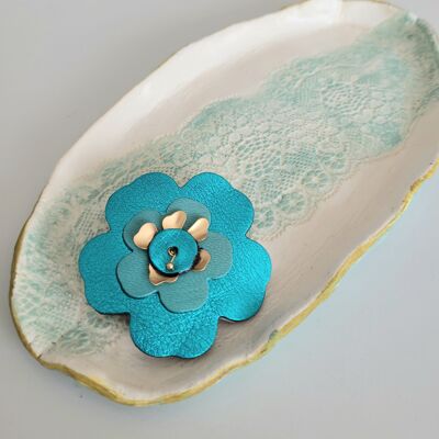 Maxi flower brooch in recycled leather and gold plated, in turquoise green shades
