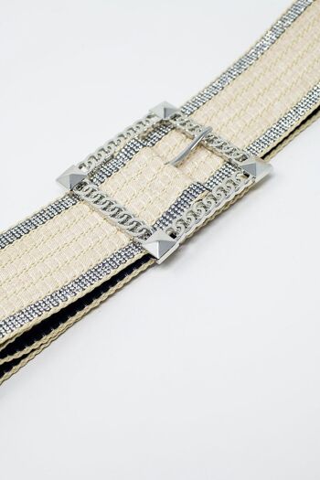 Cinturón blanco tejido con pedrería en los bordes y hebilla cuadrada plateada. 2