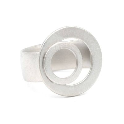 Pura Ring 32 Elegant ring in circular shape