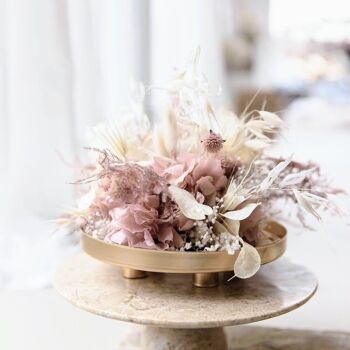 Beauté éternelle : composition de fleurs séchées roses et blanches à l'élégance romantique 1