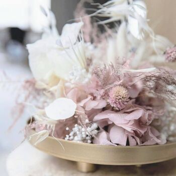 Beauté éternelle : composition de fleurs séchées roses et blanches à l'élégance romantique 4