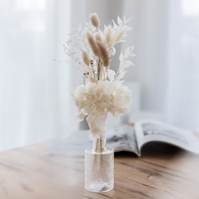 Mini bouquet di fiori secchi in bianco: eleganza sostenibile per occasioni speciali