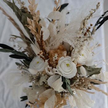 Beauté éternelle : bouquet de mariée en fleurs séchées avec renoncules et branches d'olivier 3