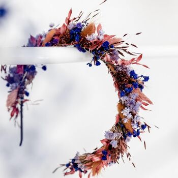 Bandeau fleurs séchées dans une combinaison de tons bleus et roses 1