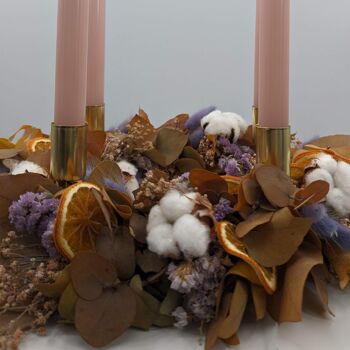 Magie automnale : Votre couronne de l'Avent de fleurs séchées en marron-violet à pois blancs 2