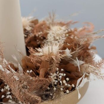 Joies tactiles d'automne : couronne d'hortensias avec chardons en marron et blanc 4