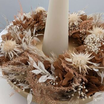 Joies tactiles d'automne : couronne d'hortensias avec chardons en marron et blanc 6