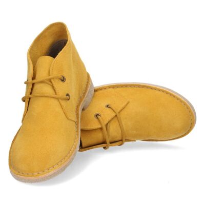 Botas safari planas en color amarillo de piel Serraje con cordones