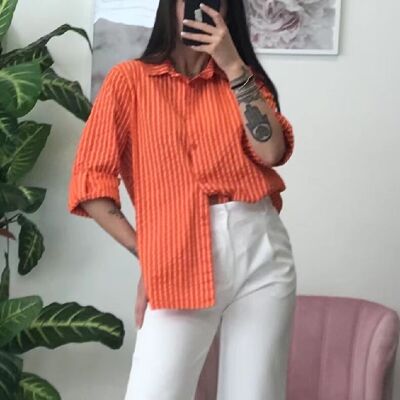 Orangefarbenes, übergroßes, gestreiftes Hemd