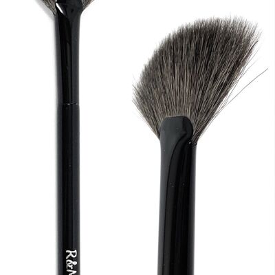 576 Angled Fan Makeup Brush