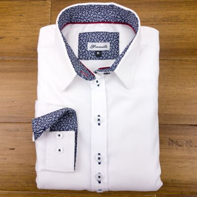 Camicia bianca Grenouille con accenti blu scuro e piccoli fiori bianchi