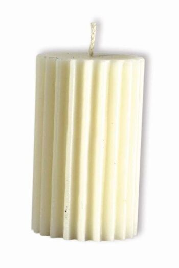 Bougie pilier // blanc crème // 4 x 6,5 cm