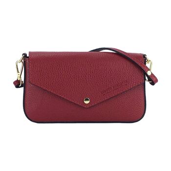 RB1023V | Petit sac à bandoulière avec bandoulière en chaîne amovible en cuir véritable fabriqué en Italie. Rabat de fermeture. Accessoires en métal Doré Poli - Coloris Rouge - Dimensions : 22 x 12 x 3 cm 2