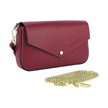 RB1023V | Petit sac à bandoulière avec bandoulière en chaîne amovible en cuir véritable fabriqué en Italie. Rabat de fermeture. Accessoires en métal Doré Poli - Coloris Rouge - Dimensions : 22 x 12 x 3 cm 3