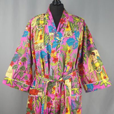 Robe kimono longue en coton rose à imprimé Frida Kahlo