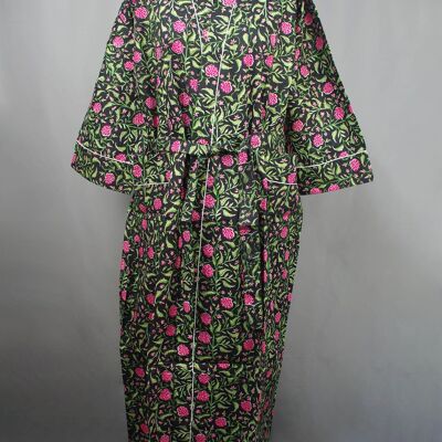 Roses roses sur robe kimono longue en coton noir