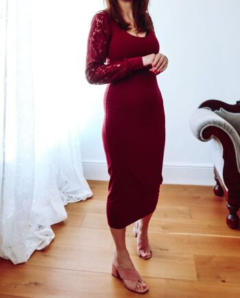 Robe mi-longue en jersey bordeaux à manches en dentelle 1