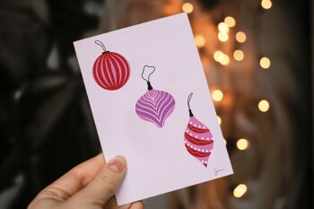 Carte postale Boules de Noël - Illustration fêtes de Noël - Art festif - Carte de vœux enchantée 3
