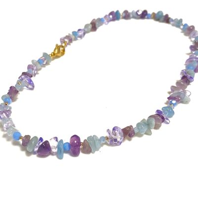 Collier bleu clair/lilas avec pierre précieuse et cristal