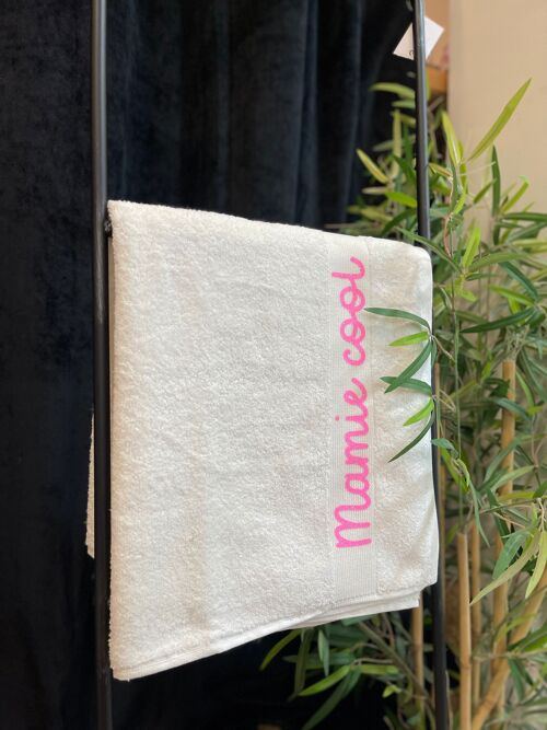 Serviette de toilette blanche " Mamie cool"