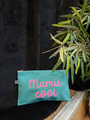 Pochette zippée turquoise " Mamie cool"