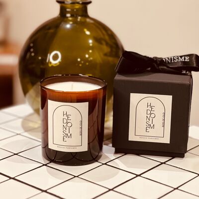 oud wood scented candle