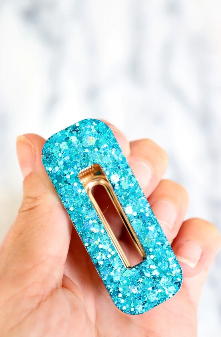 Barretta rettangolare con glitter acqua