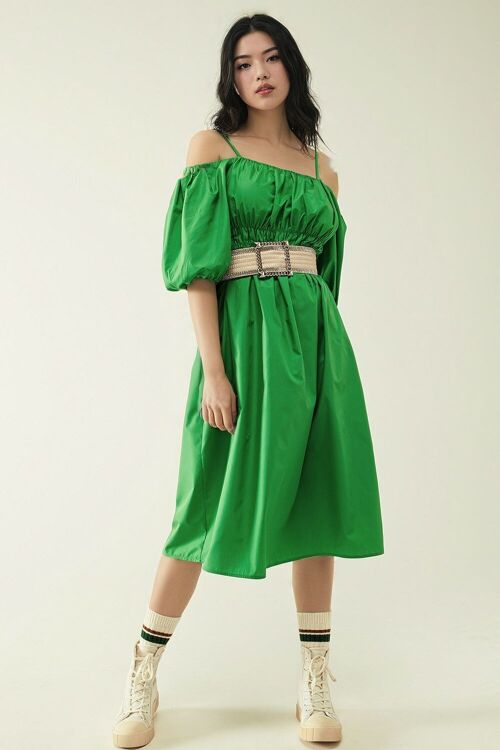 Vestido midi verde con manga corta y tirantes.