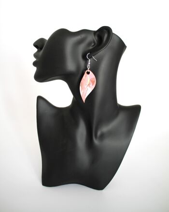 Boucles d'oreilles roses et blanches : des accessoires de mode indispensables pour une touche d'élégance et de charme 5